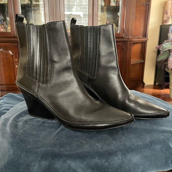 Tory Burch Lila Leather Pointed Toe Heeled Ankle Boots Black 11 M MSRP $578 - Picture 1 of 16